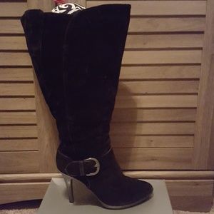 Black tall heel boot